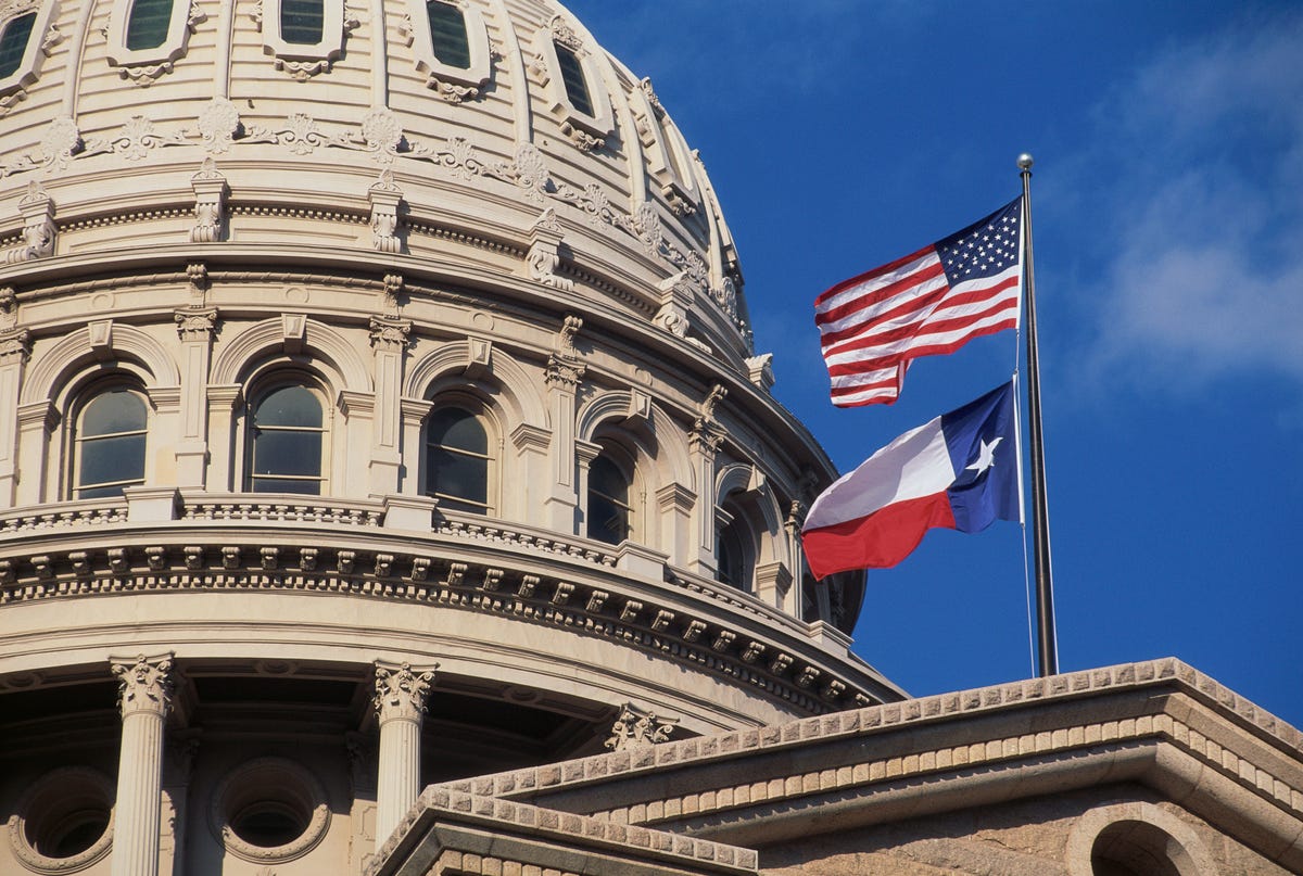 Image of Texas capitol building and flags