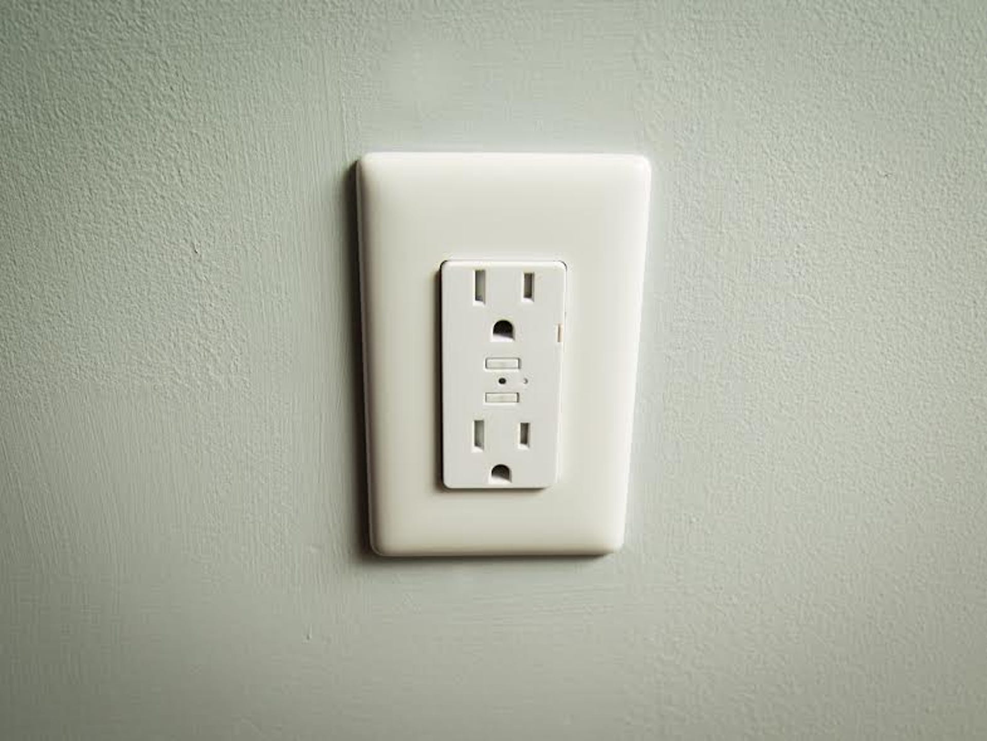 idevices-outlet.jpg