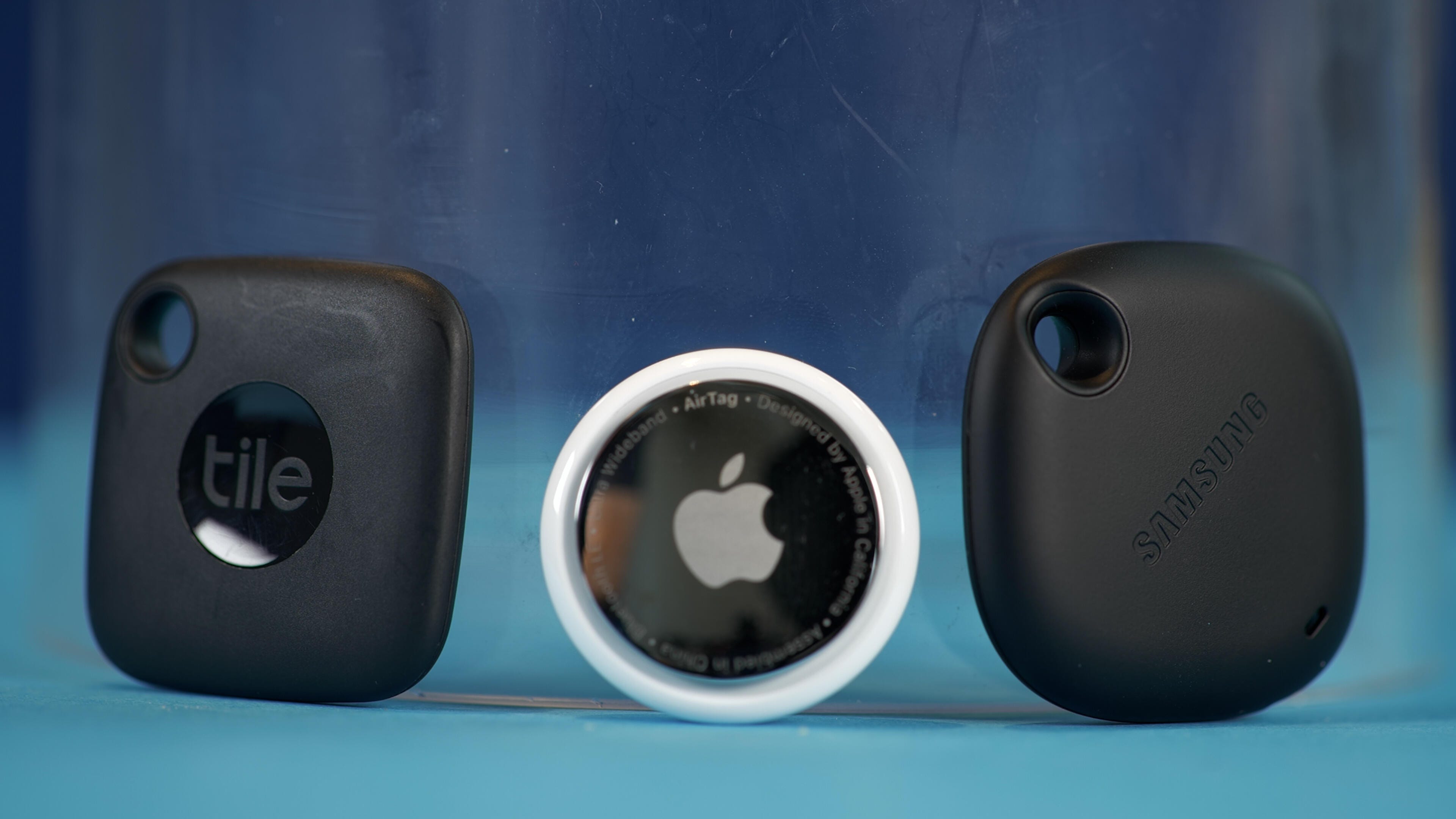 Samsung SmartTag+ & Apple AirTag: An Ultra-Wide-Band Device Comparison
