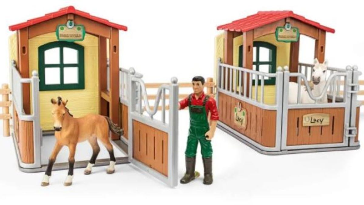 schleich-visit-in-the-open-stable