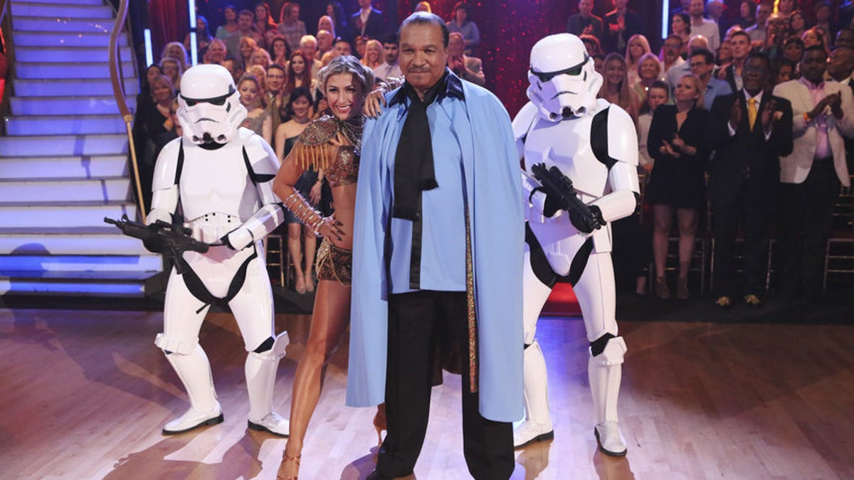 Actor Billy Dee Williams channeled Lando Calrissian with his crowd-pleasing "Star Wars" Cha-Cha routine for his "Dancing with the Stars" debut.