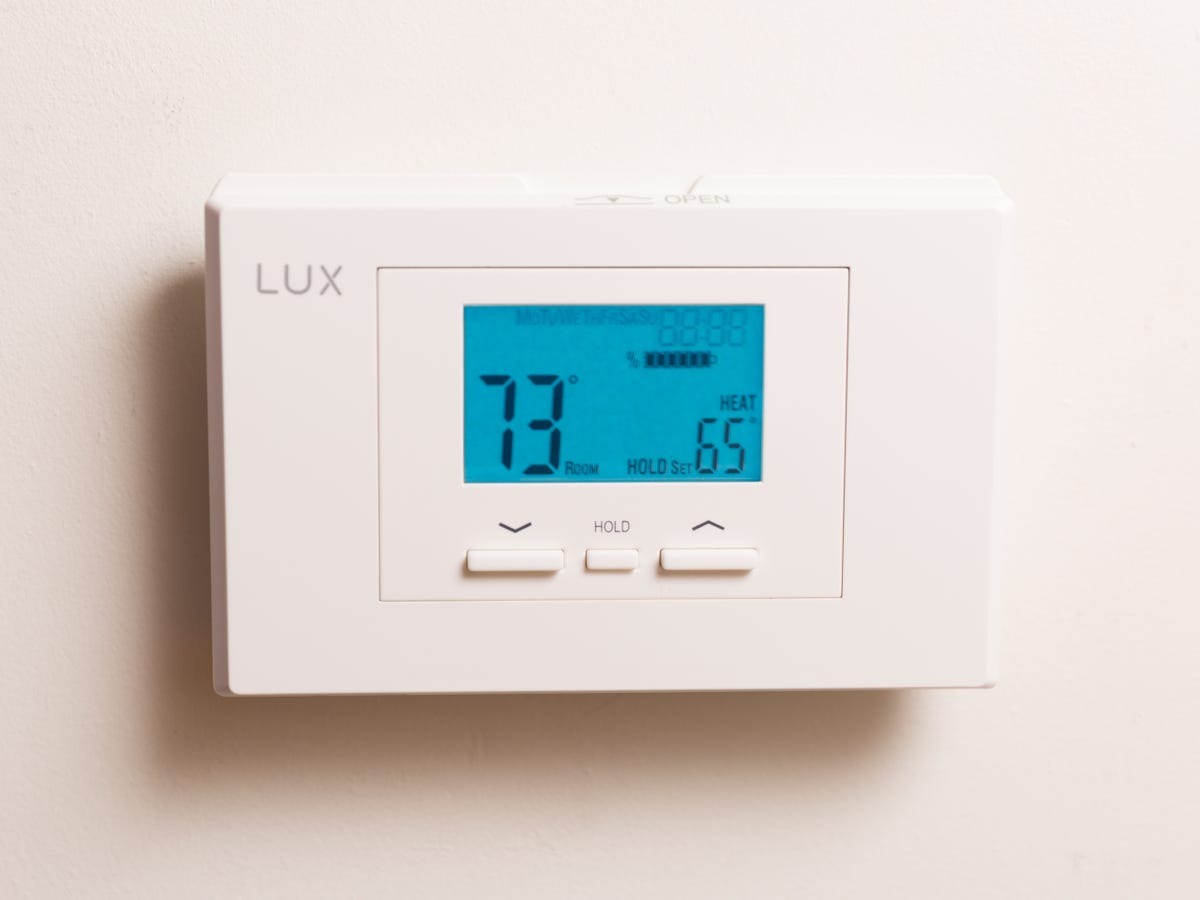 lux-tx500u-thermostat-product-photos-1.jpg