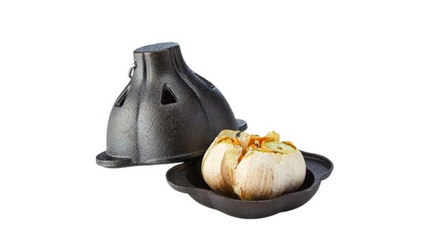garlic in cast iron roaster