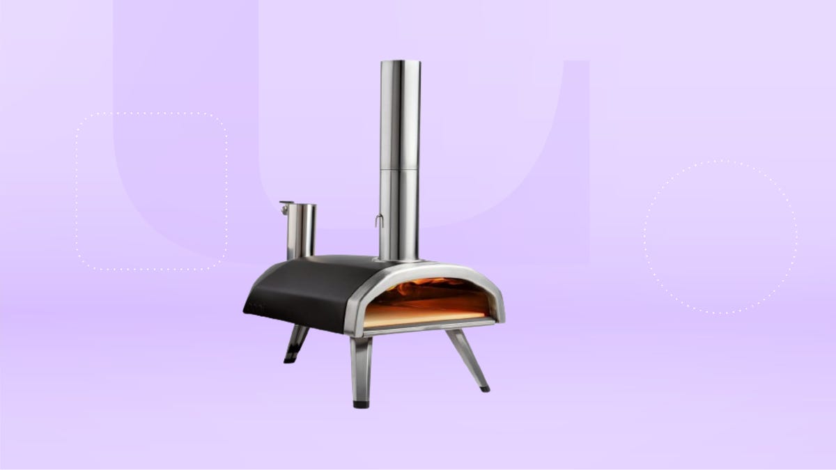 Oonie Fyra wood pellet pizza oven against lavender background