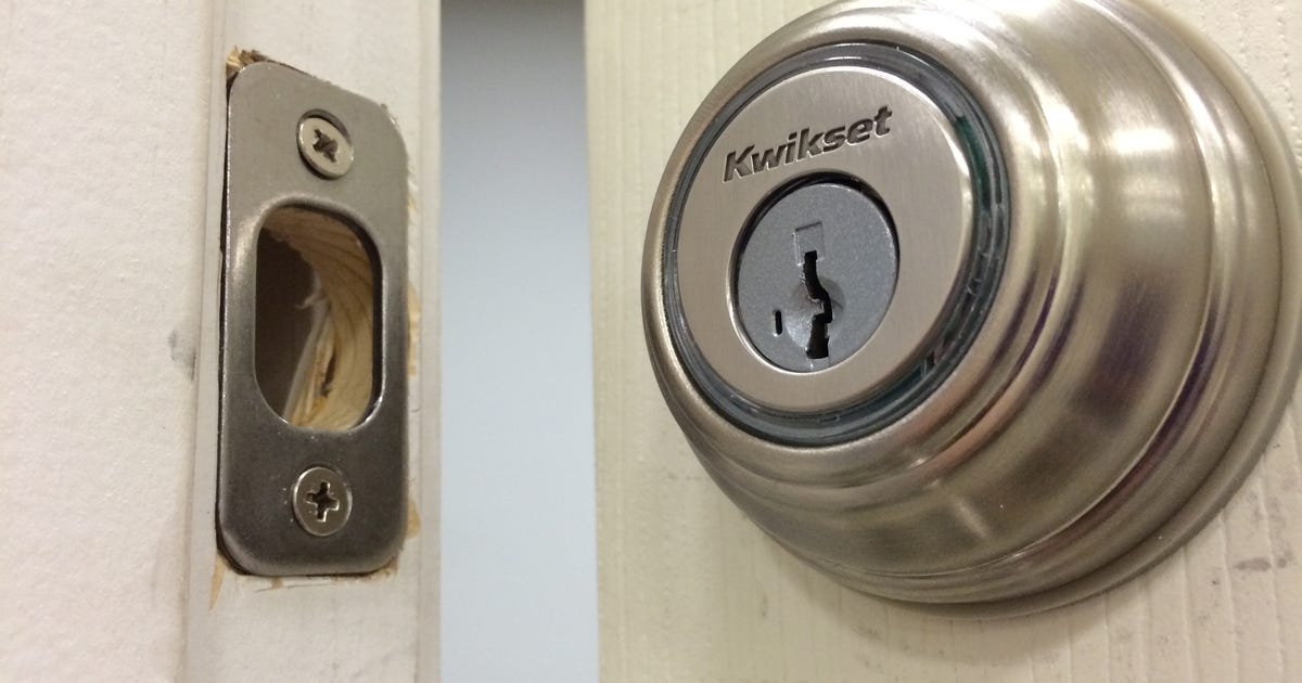 Deadbolt In The Kwikset Kevo Smart Lock, Kwikset Smart Lock Sliding Door