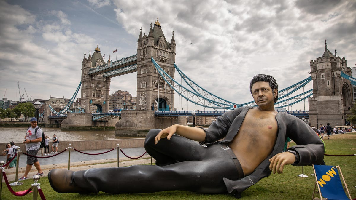 Jeff Goldblum statue in front of London's Tower Bridge