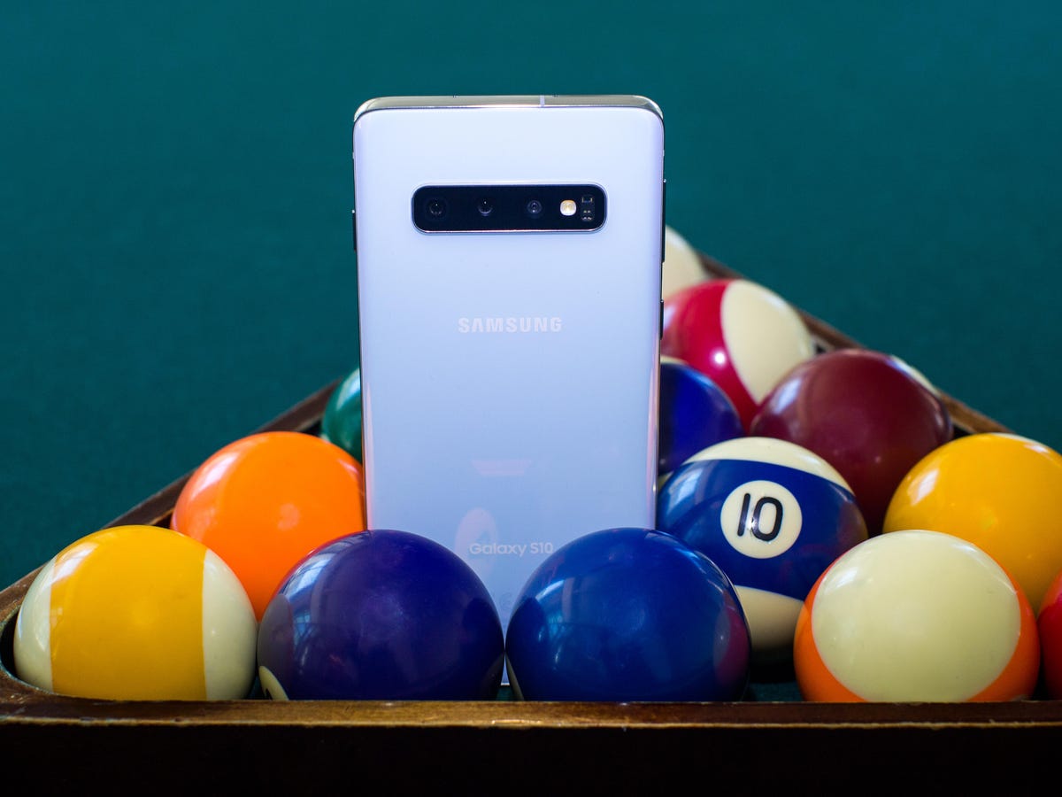 Samsung Galaxy S10 review: the awkward middle child - The Verge