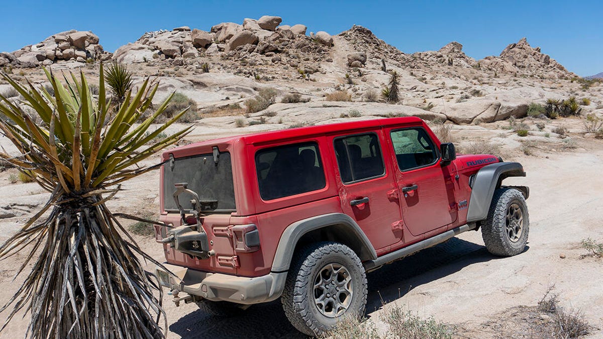 2021 Jeep Wrangler 4xe is still an off-road champ - CNET