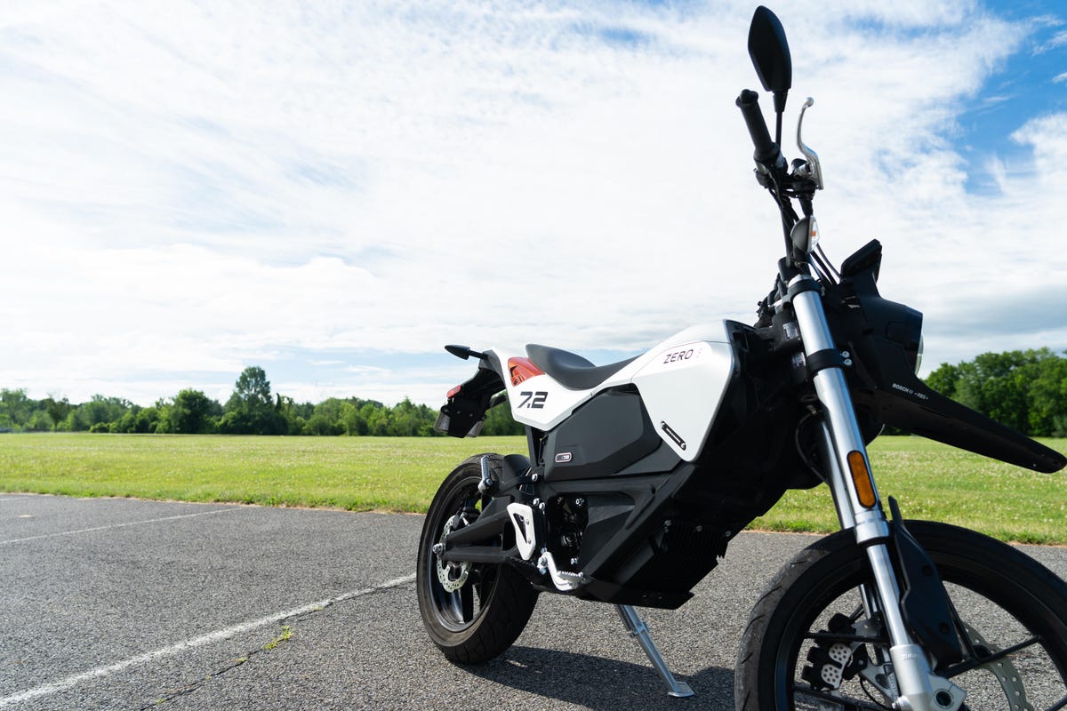 The 2022 Zero FXE electric motorcycle in silver with red highlights, a little motorcycle with big torque.