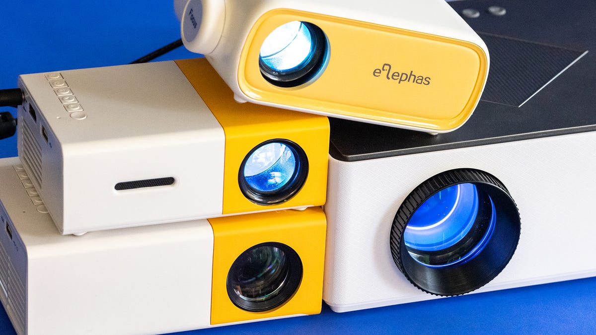 4 ultra ucuz projektördeki lensler.