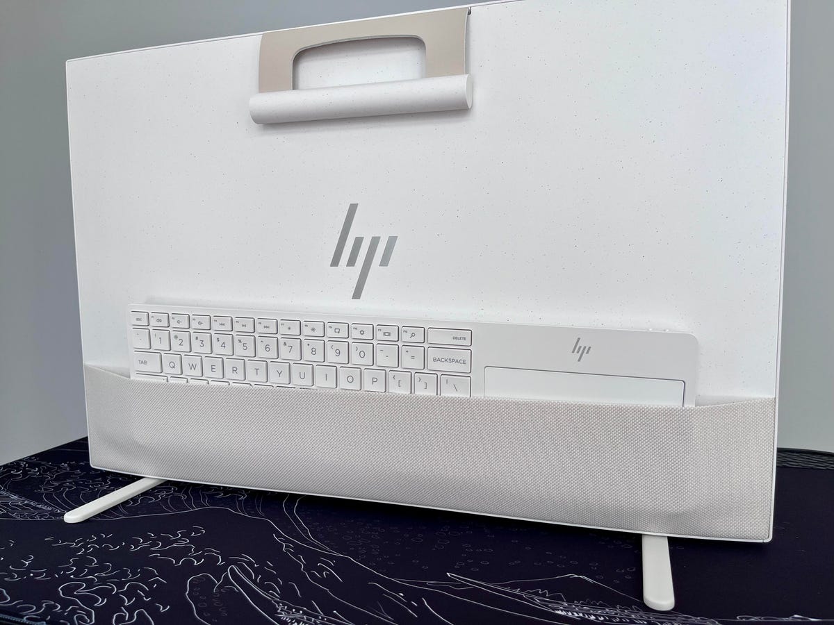 HP Envy Move All-in-One 24 keyboard in back pouch