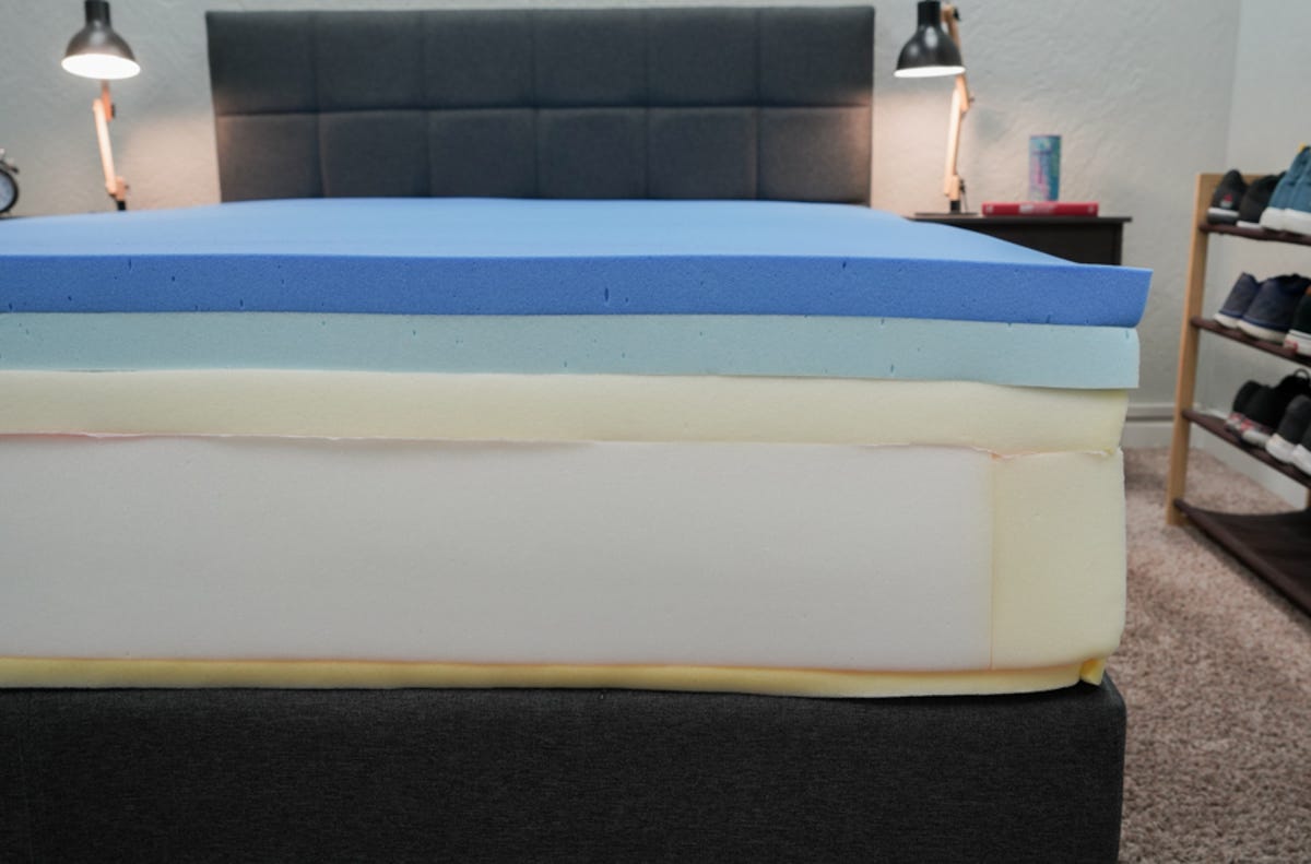 The inside layers of Puffy Lux Hybrid mattress