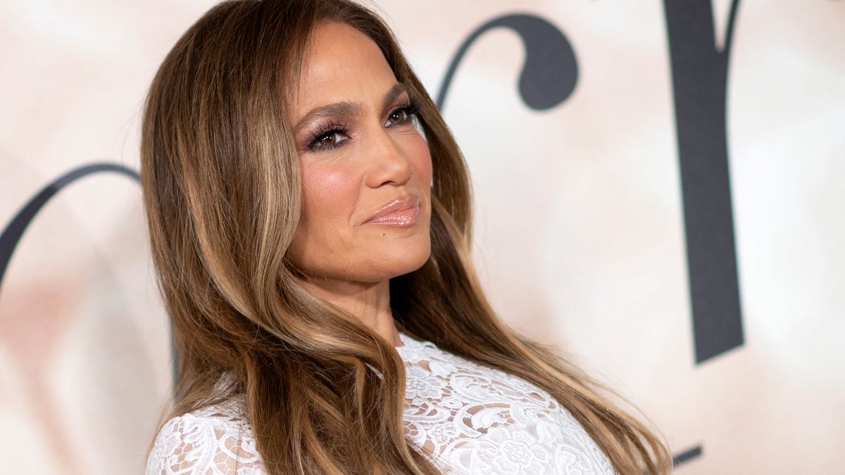 gettyimages-1238312434-jlo