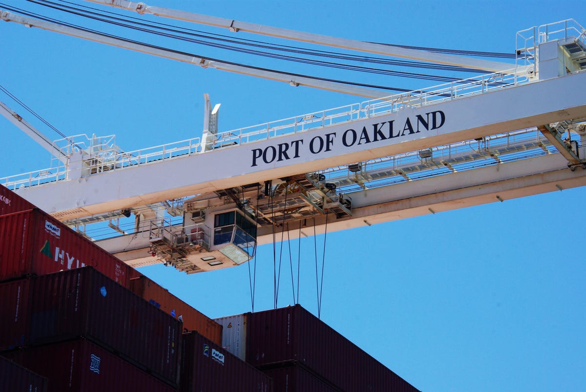 oakland-port-crane
