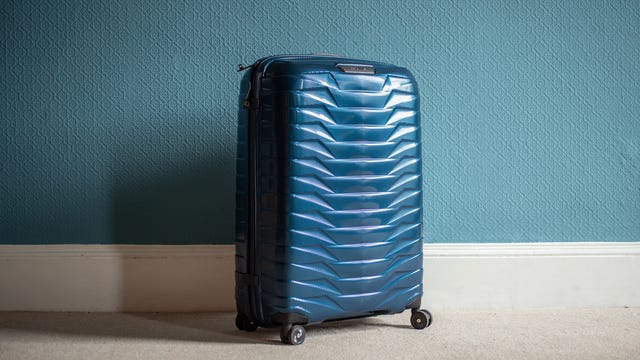 traveling cnet-best-luggage-suitcase-carry-on-4