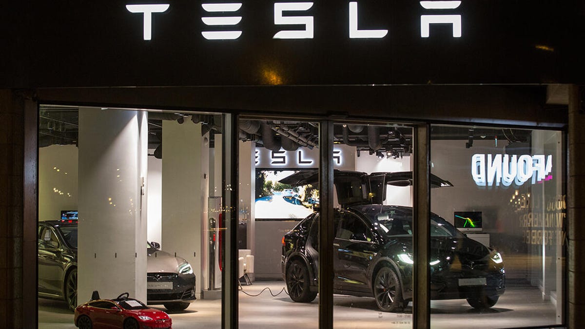 Tesla may be ready to ditch the fancy retail shops for good, report says -  CNET