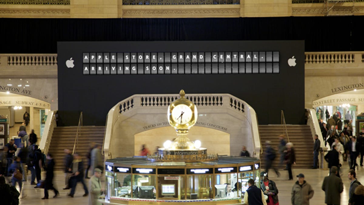 The teaser signage in front of Apple&apos;s new Grand Central store.