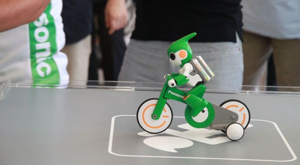 Evolta biking robot
