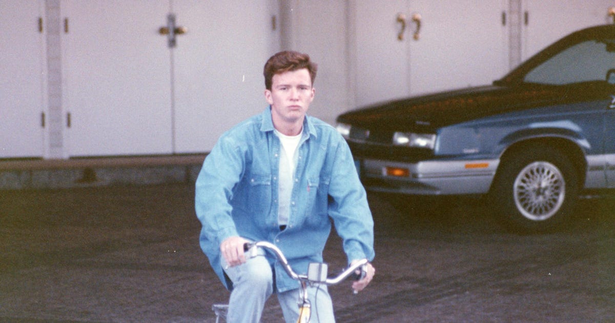 Most upvoted Reddit post of 2020? Rick Astley's dorky-cute '80s photo ...
