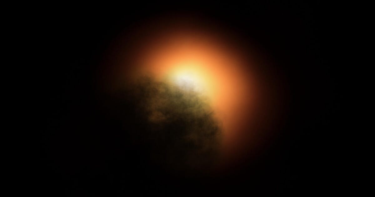 Astronomers Unexpectedly Capture 'Great Dimming' of Supergiant Star Betelgeuse