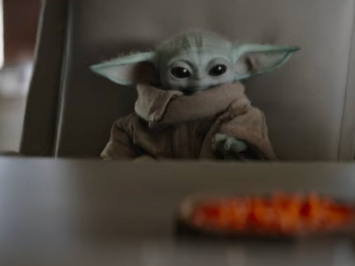 See Baby Yoda Snatch a Space M&M in New 'Mandalorian' Preview - CNET