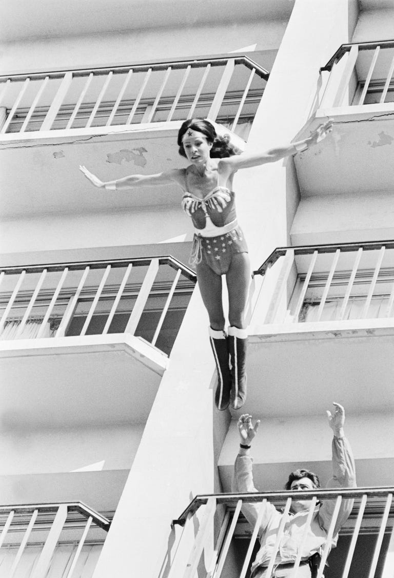 Stunt woman dressed as Wonder Woman jumping from a hotel balcony.