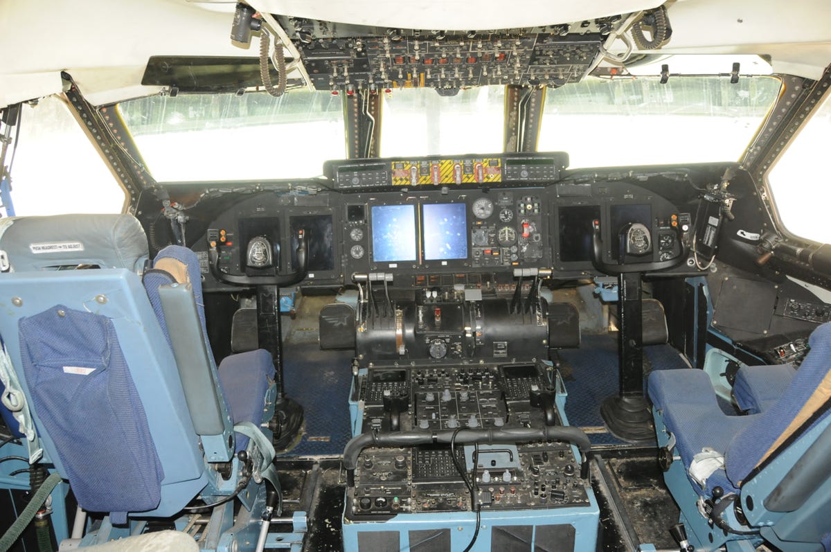 c-5-flight-deck.jpg