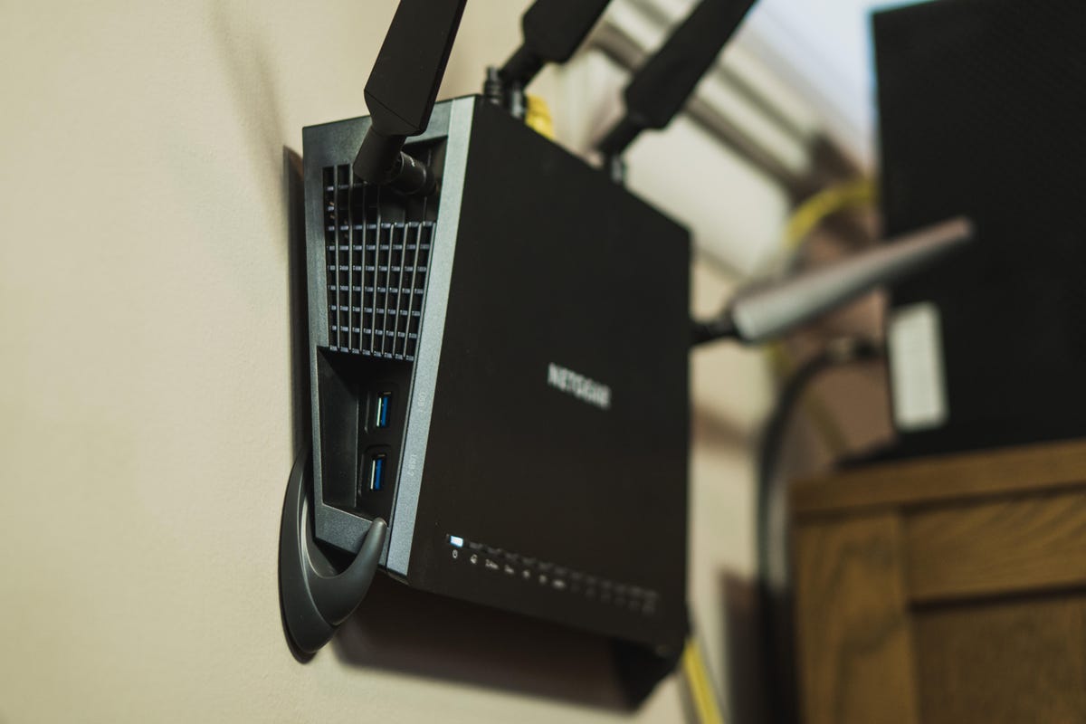 command-hooks-router-wall-mount
