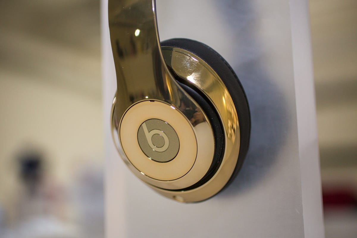 Beats gold version of Studio Wireless headphones, Pill - CNET