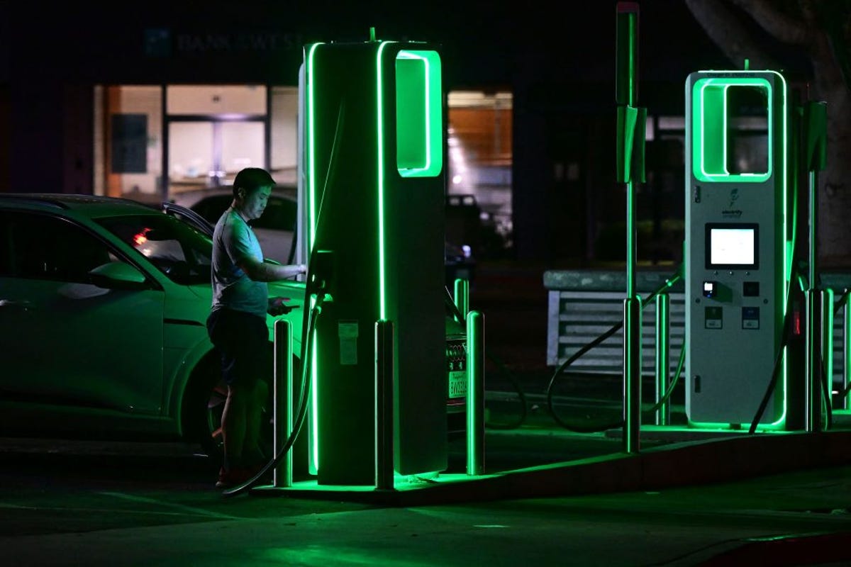 How Many EV Charging Stations Are There in the US?