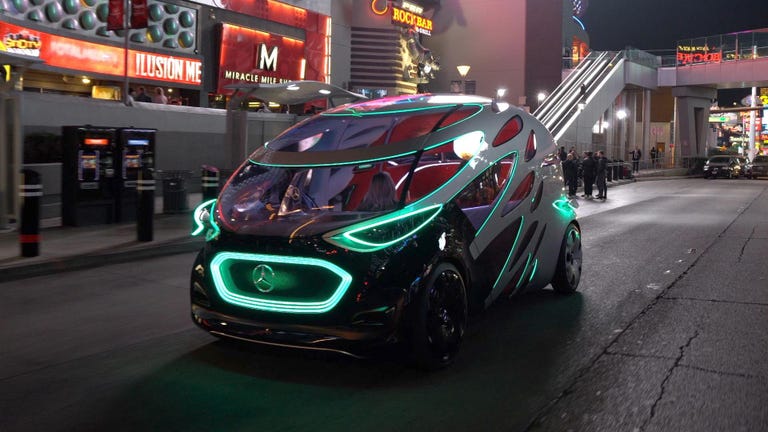 rs-ces2019-mercedes-urbanetic-holdingstill