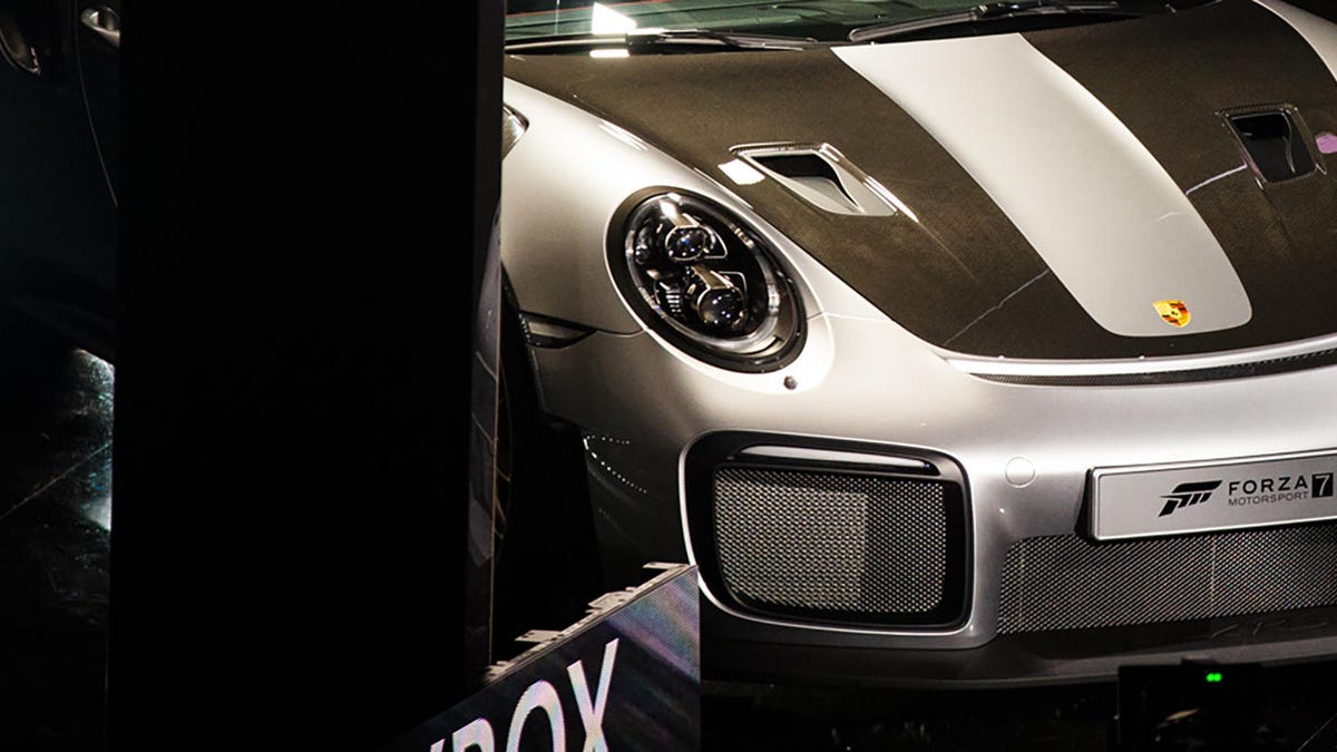 Politistation Skyldig klinke 2018 Porsche 911 GT2 RS unveiled as Forza Motorsport 7 cover car - CNET