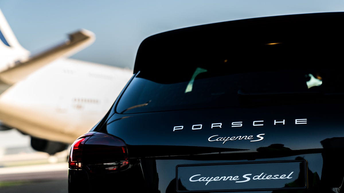 Porsche Cayenne Airbus A380 Tow