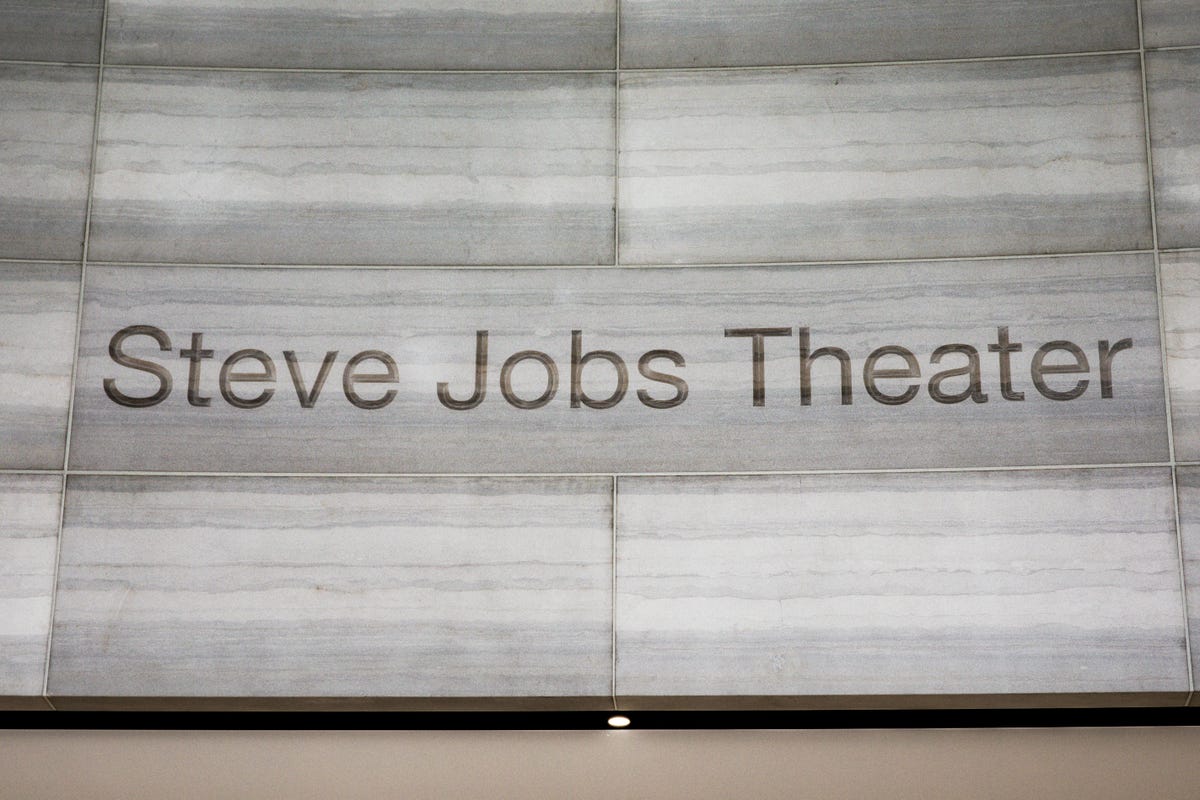 apple-park-steve-jobs-theater-4165