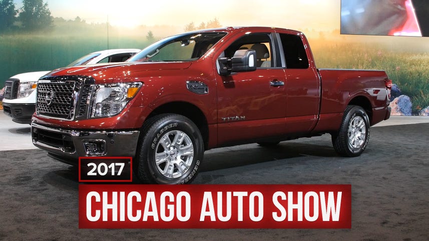 2017 Nissan Titan King Cab splits the difference