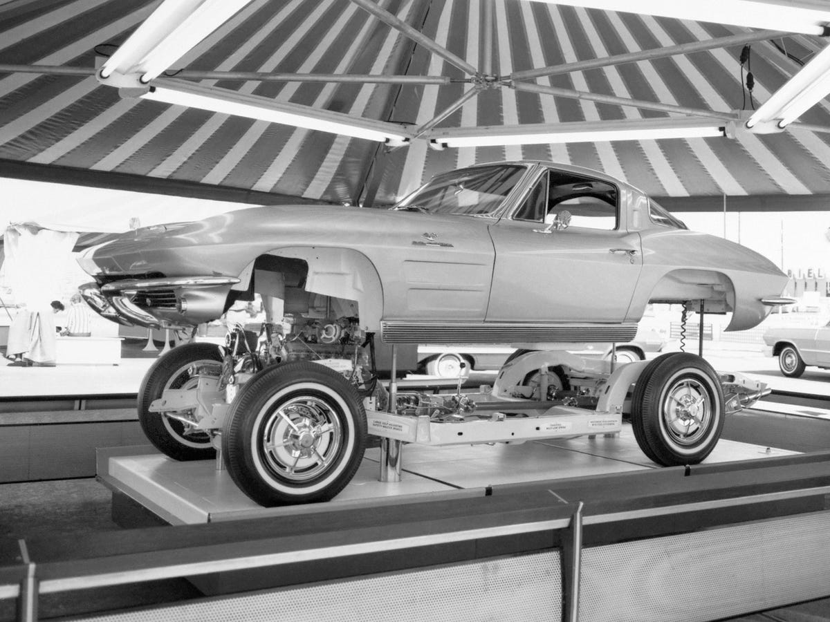 1963-corvette-display-x43924-0001