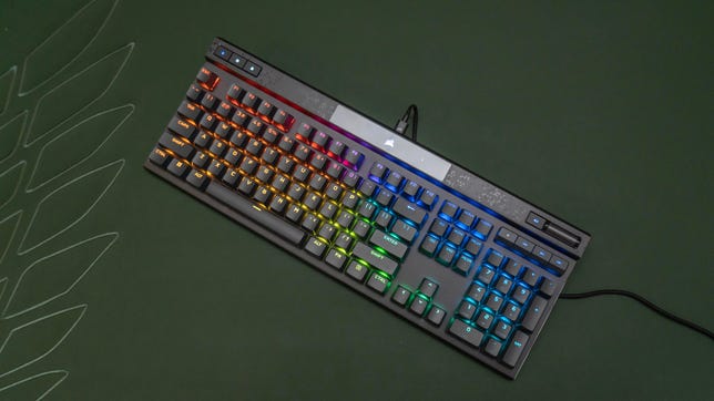 corsair-k70-max-gaming-keyboard-4313.jpg