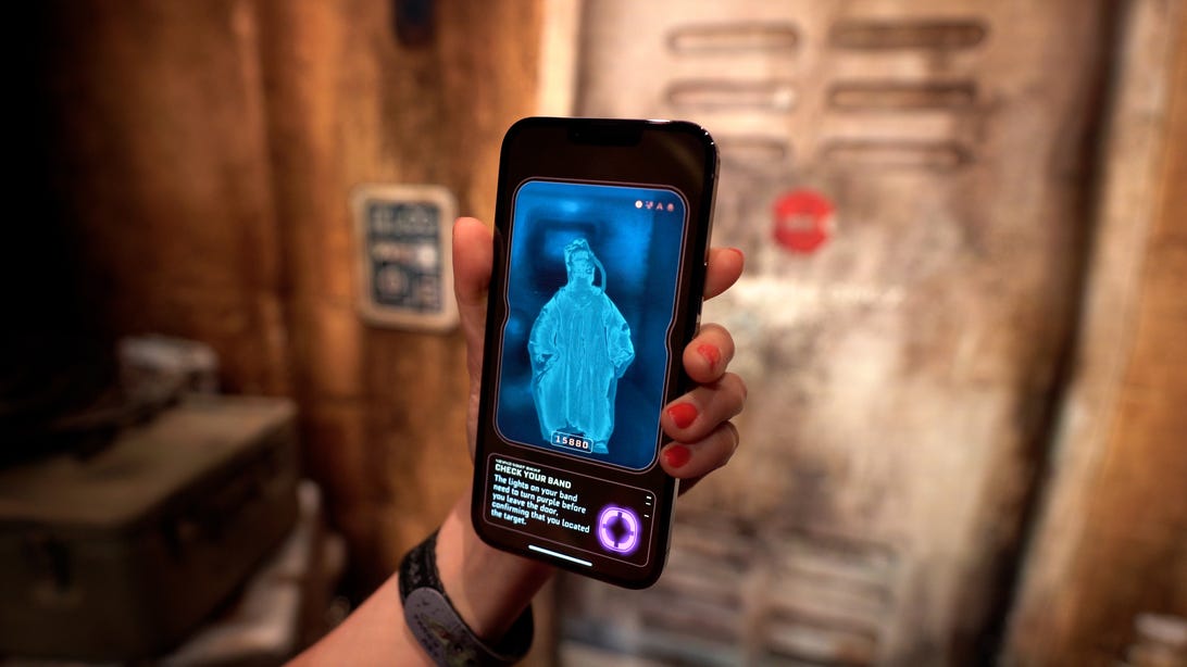 Disney Parks' MagicBand Plus Brings Star Wars Bounty Hunts to Galaxy's Edge
                        You'll be able to interact with Florida's Walt Disney World in a whole new way this summer.