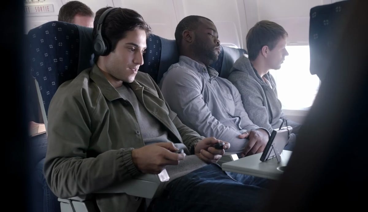 Nintendo's Switch owner playing on an airplane. Looks super fun, right?