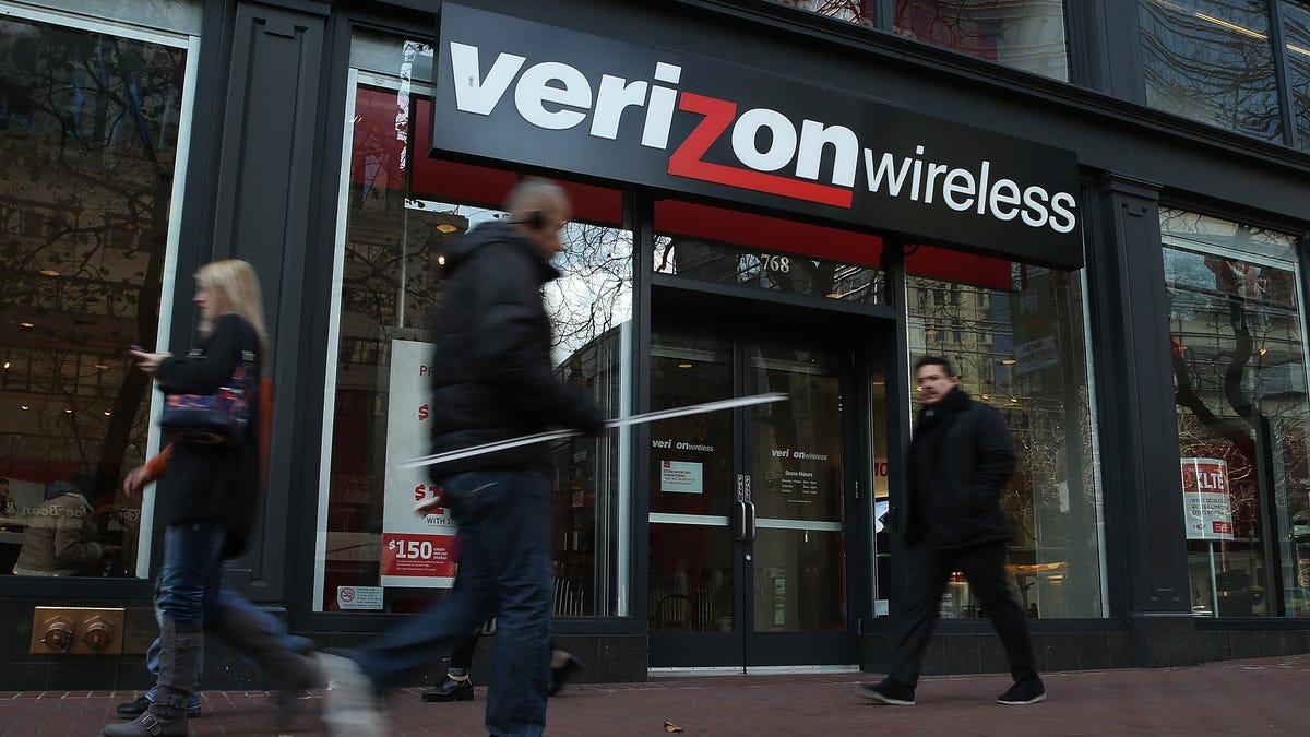 Verizon Reports Drop In Fourth Quarter Earnings