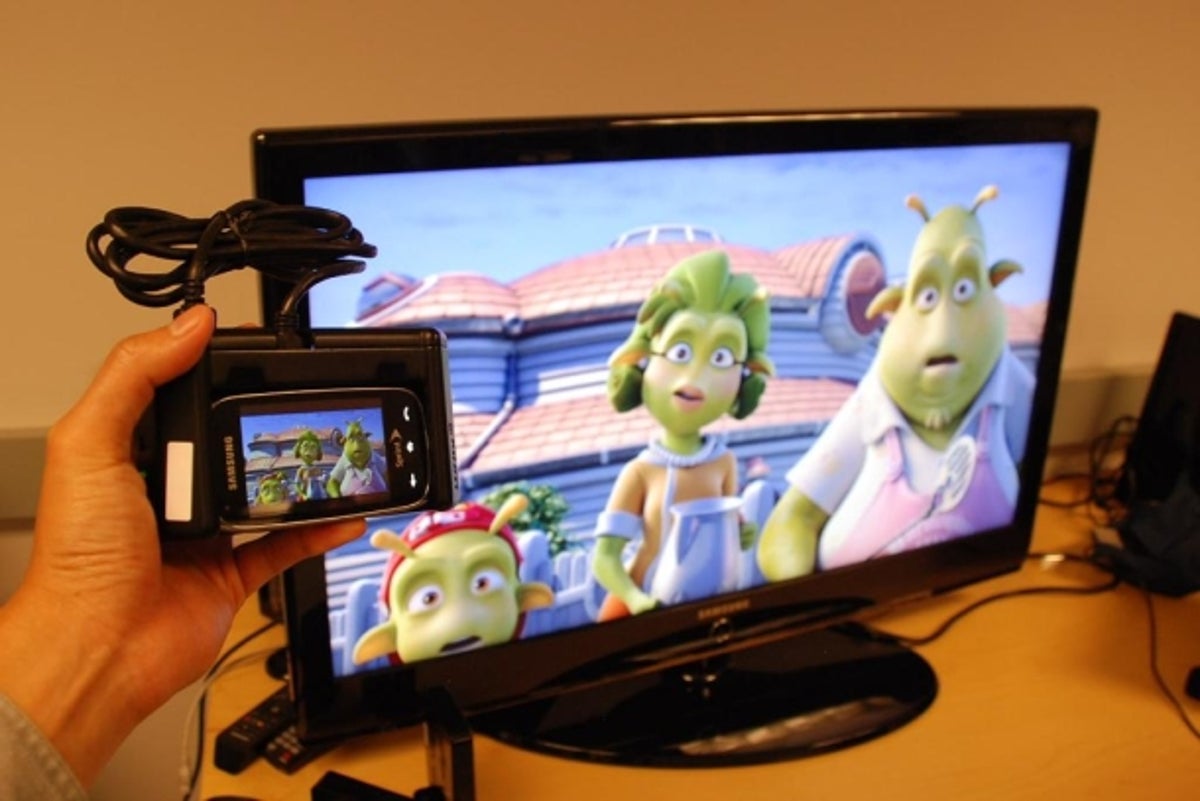 A demo of how you can play 3D games from a smartphone on a big-screen TV, wirelessly and with no lag, thanks to WHDI.