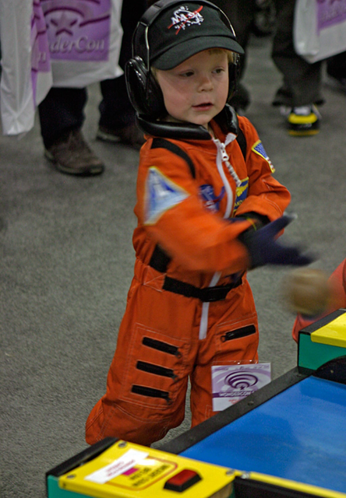 20090227-cosplay-astronaut-sm.jpg