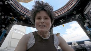 ISS Astronaut Rocks 'Battlestar Galactica' Starbuck Cosplay in Orbit