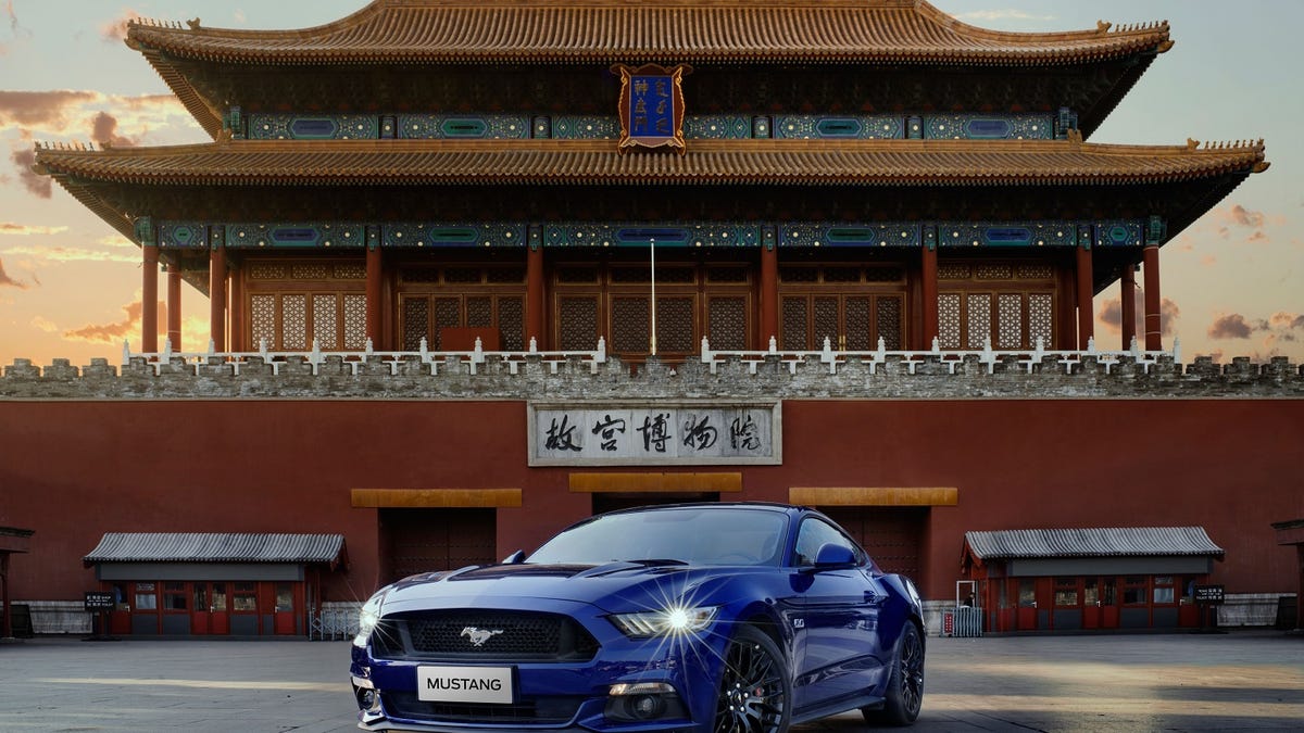 ford-mustang-enters-china-at-the-port-2.jpg