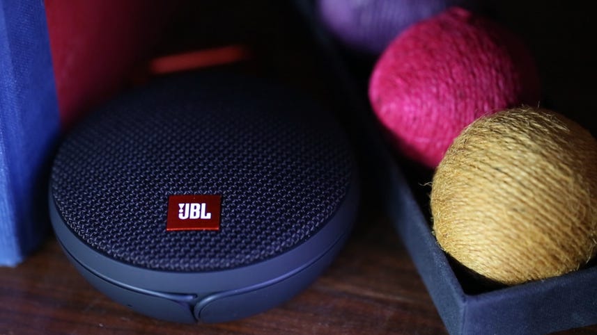 Fryse forpligtelse tro JBL Clip 2 review: Tiny Bluetooth speaker improves with full waterproofing,  boosted battery life - CNET