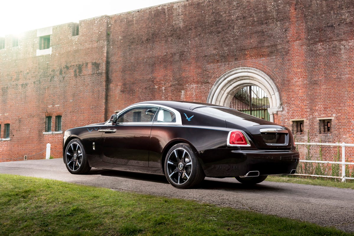 Роллс купе. Rolls Royce Wraith Coupe. Rolls Royce Wraith купе. Rolls Royce врайт купе. Rolls Royce Wraith двери.