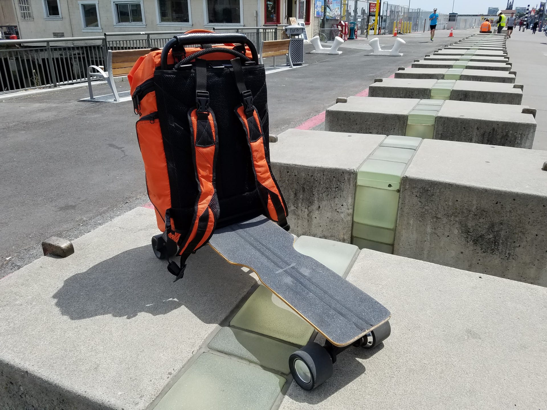 movpak-electric-skateboard-backpack-1.jpg