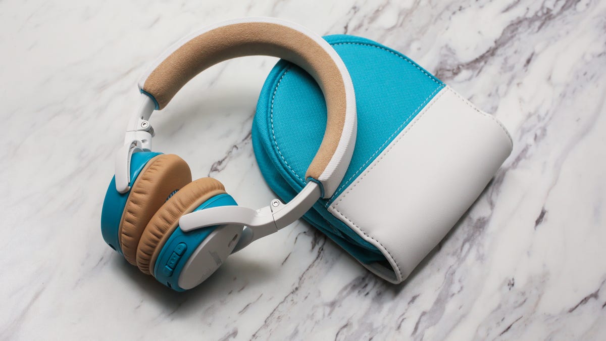 bose-soundlink-bluetooth-on-ear-headphone-product-photos13.jpg