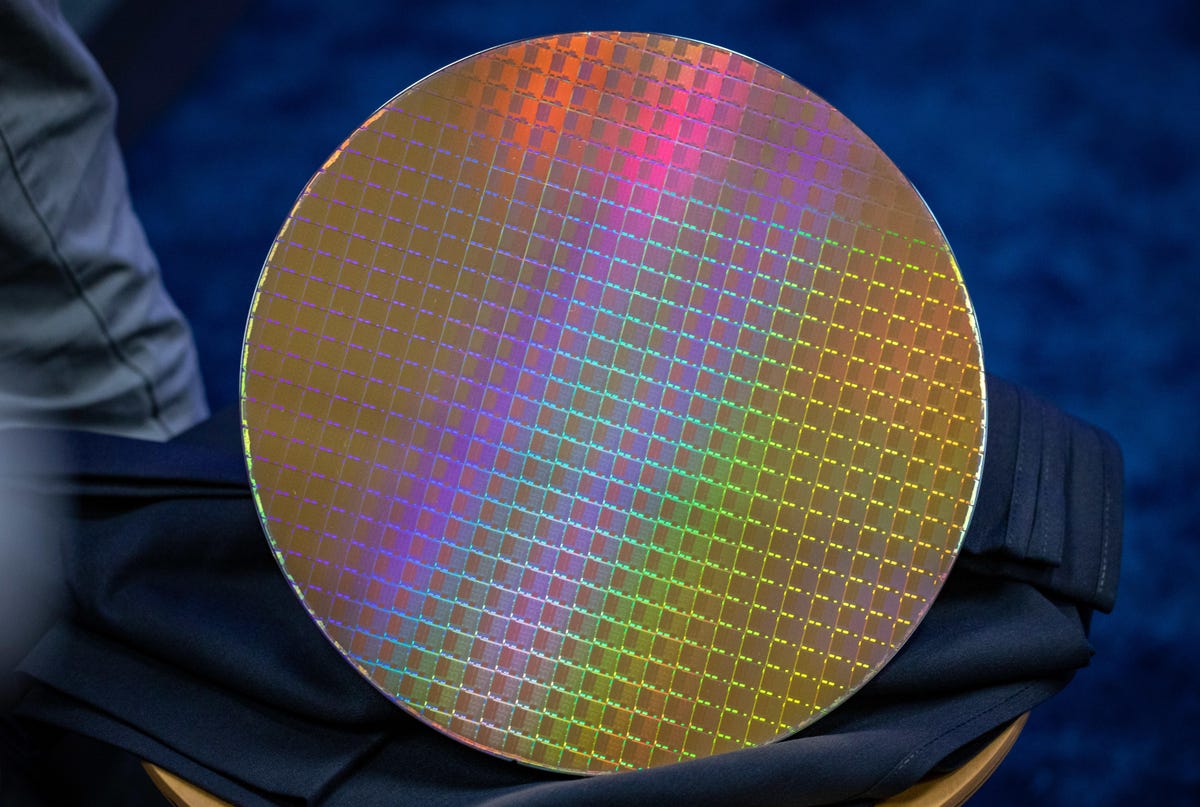 A 300mm silicon wafer covered with hundreds of Intel's new 10nm Ice Lake processors.
