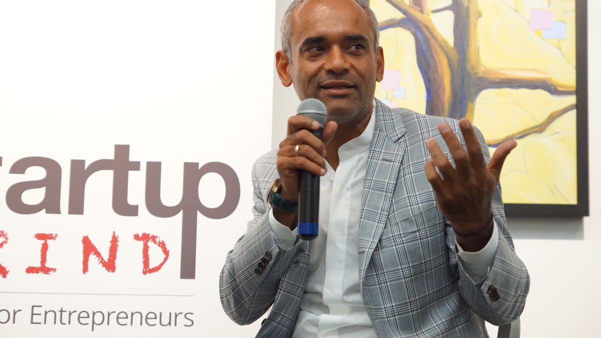 Aereo&apos;s CEO Chet Kanojia talking to a group of start-ups in New York